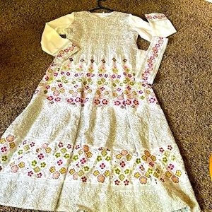 Beautiful white embroidered dress❤️reduced but this price id low fox this dress